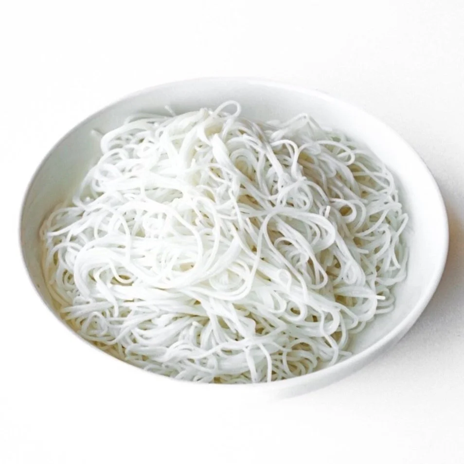 Vermicelli in a white dish, from above